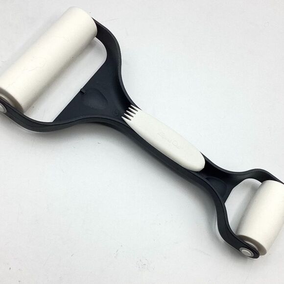 Pampered Chef Baker's Roller #1485 - Picture 1 of 4